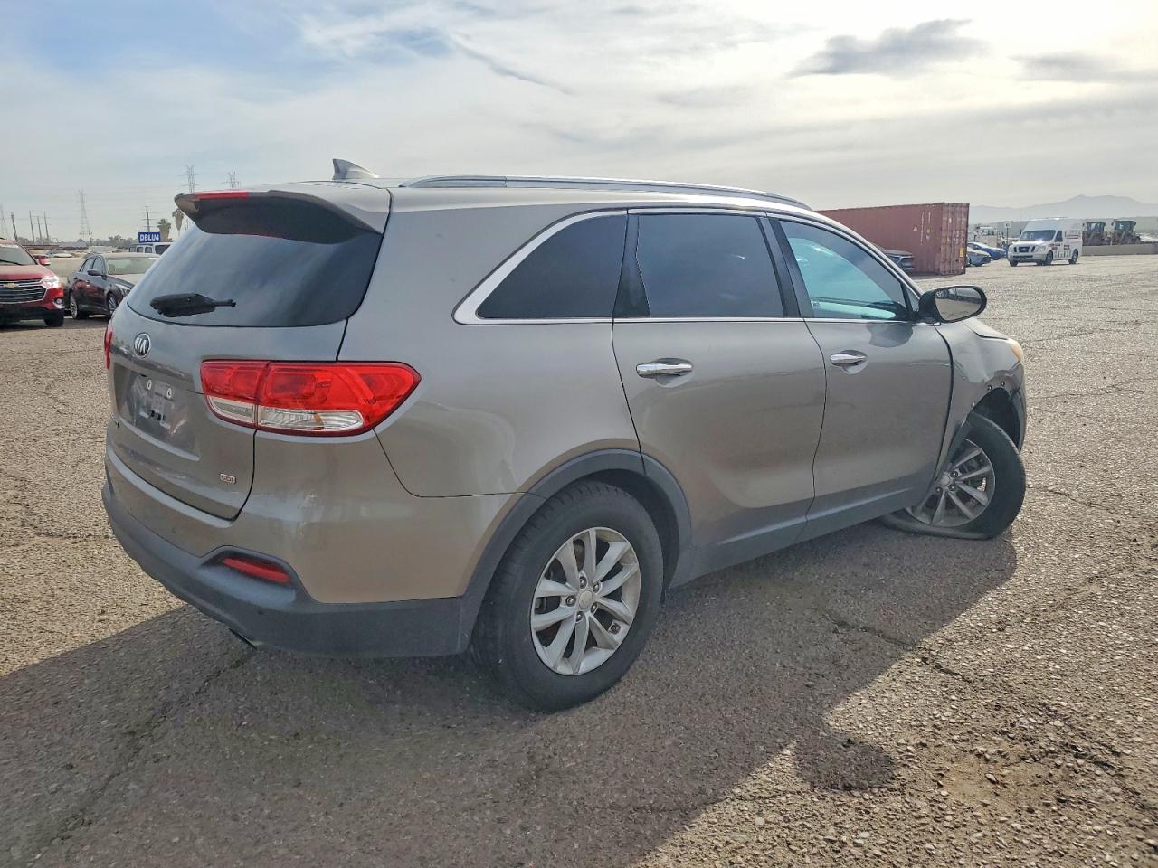 2017 KIA SORENTO LX photo 3
