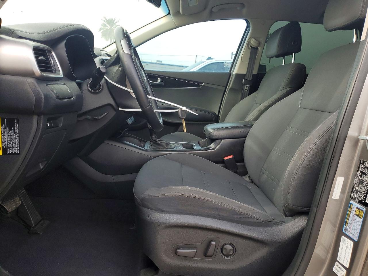 2017 KIA SORENTO LX photo 7