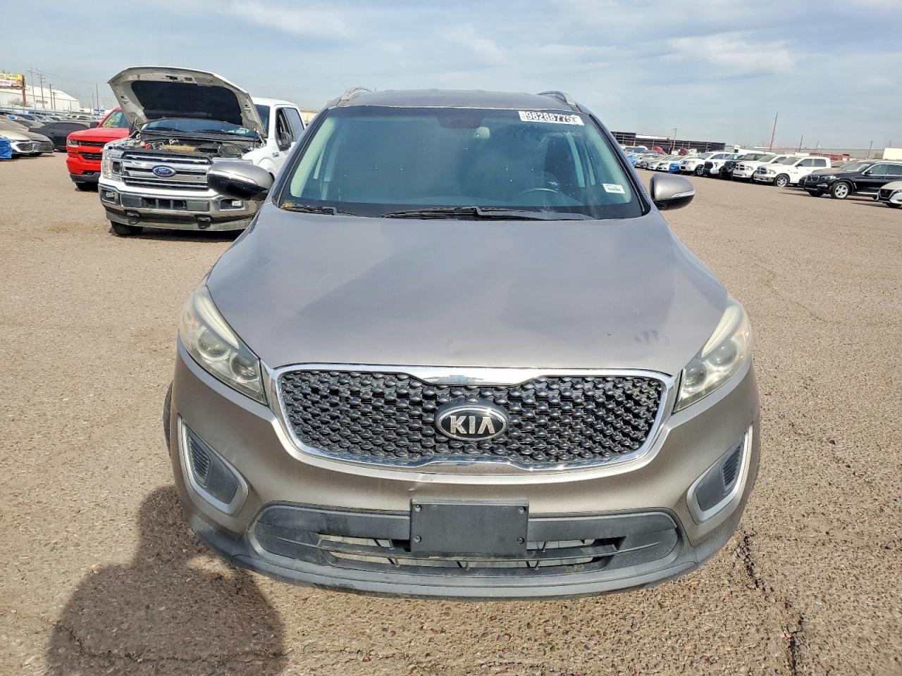 2017 KIA SORENTO LX photo 5