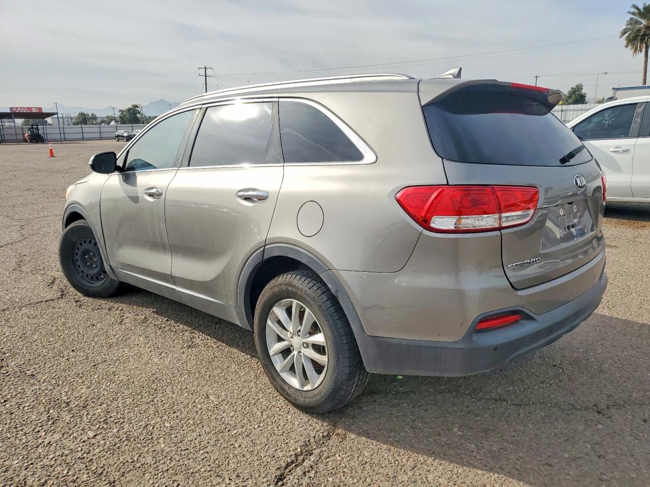 2017 KIA SORENTO LX photo 2