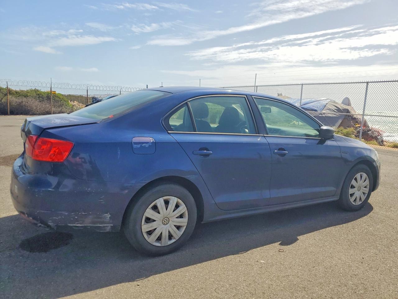 2014 VOLKSWAGEN JETTA BASE photo 3