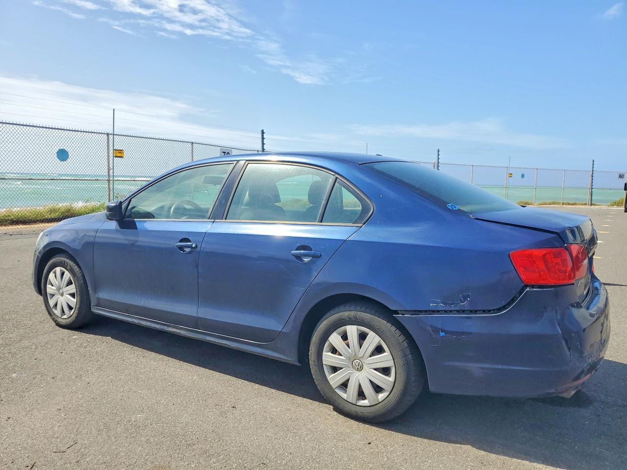 2014 VOLKSWAGEN JETTA BASE photo 2