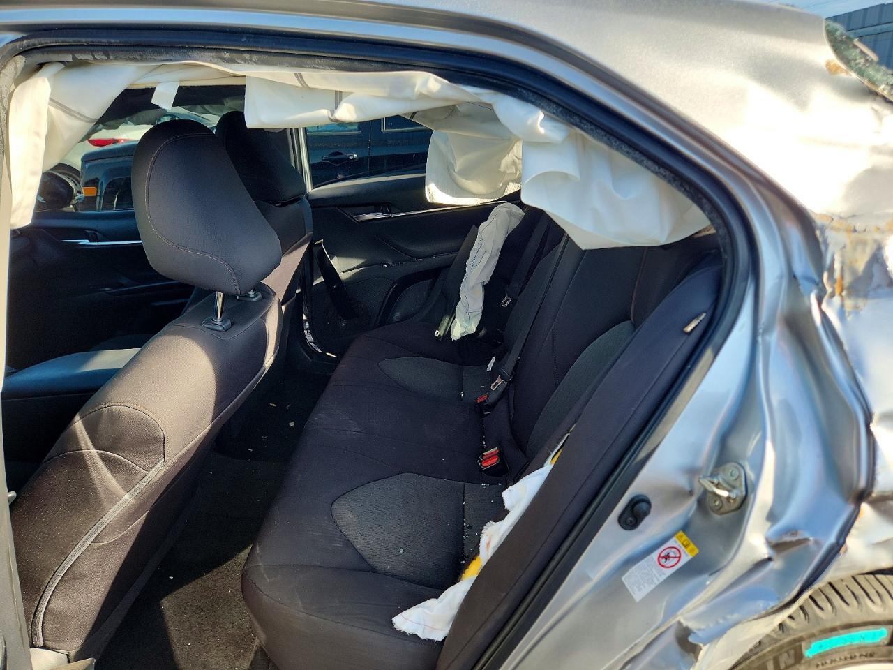 2019 TOYOTA CAMRY L photo 10