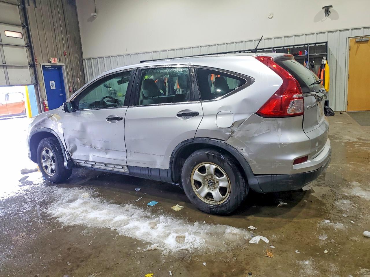 2015 HONDA CR-V LX photo 2