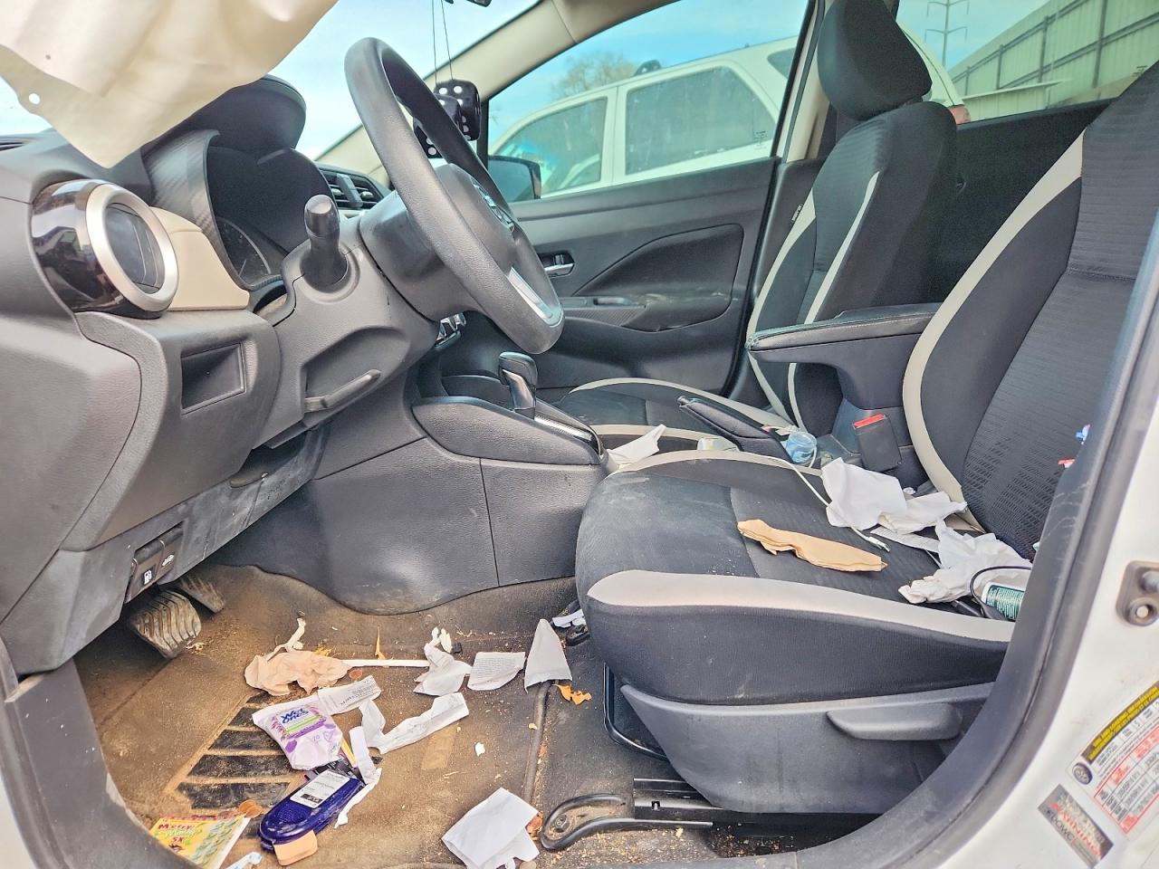 2021 NISSAN VERSA SV photo 13
