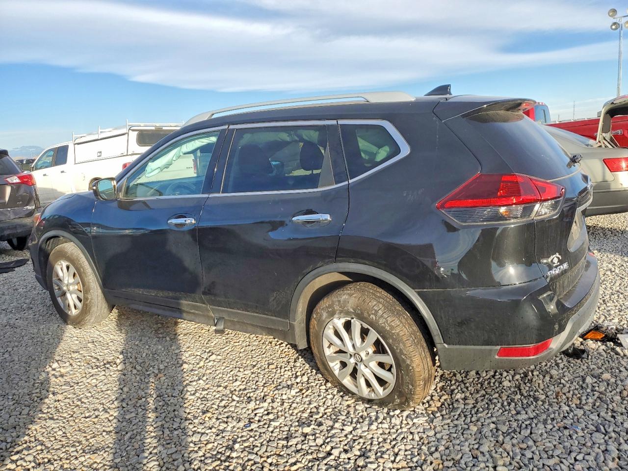 2019 NISSAN ROGUE S photo 2