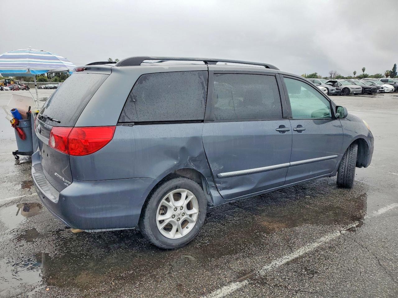 2006 TOYOTA SIENNA XLE photo 3