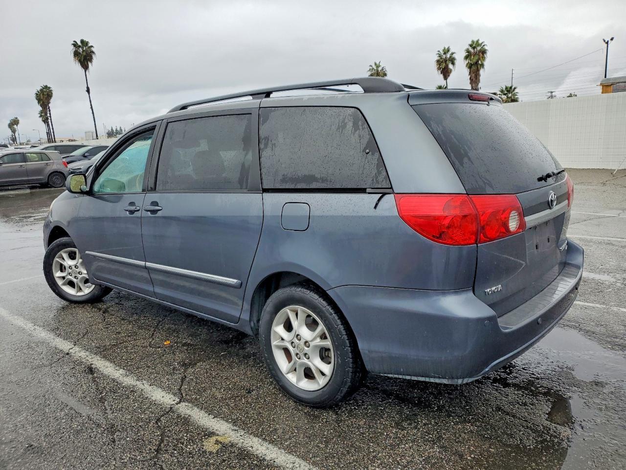 2006 TOYOTA SIENNA XLE photo 2