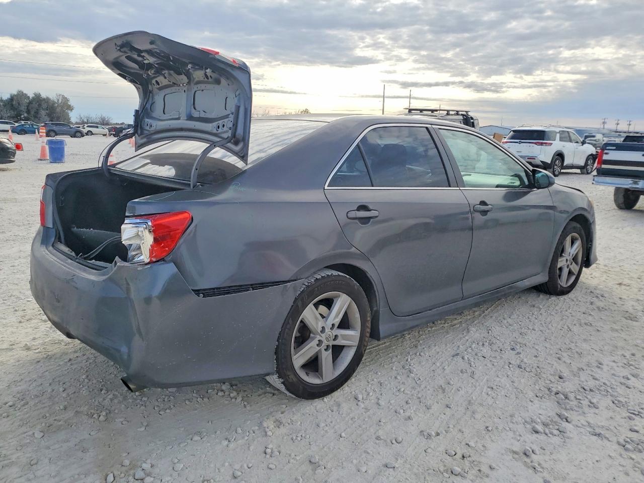 2012 TOYOTA CAMRY BASE photo 3