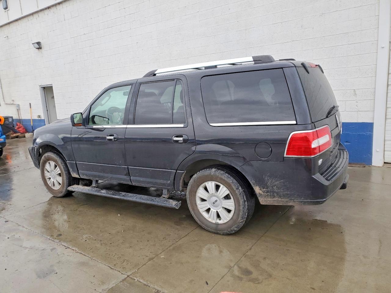 2013 LINCOLN NAVIGATOR photo 2
