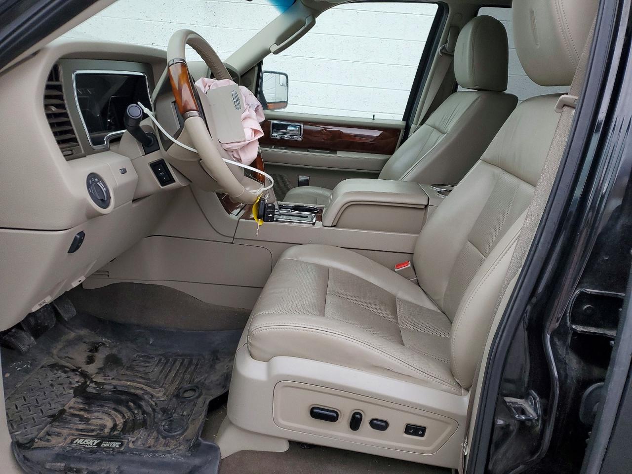 2013 LINCOLN NAVIGATOR photo 7