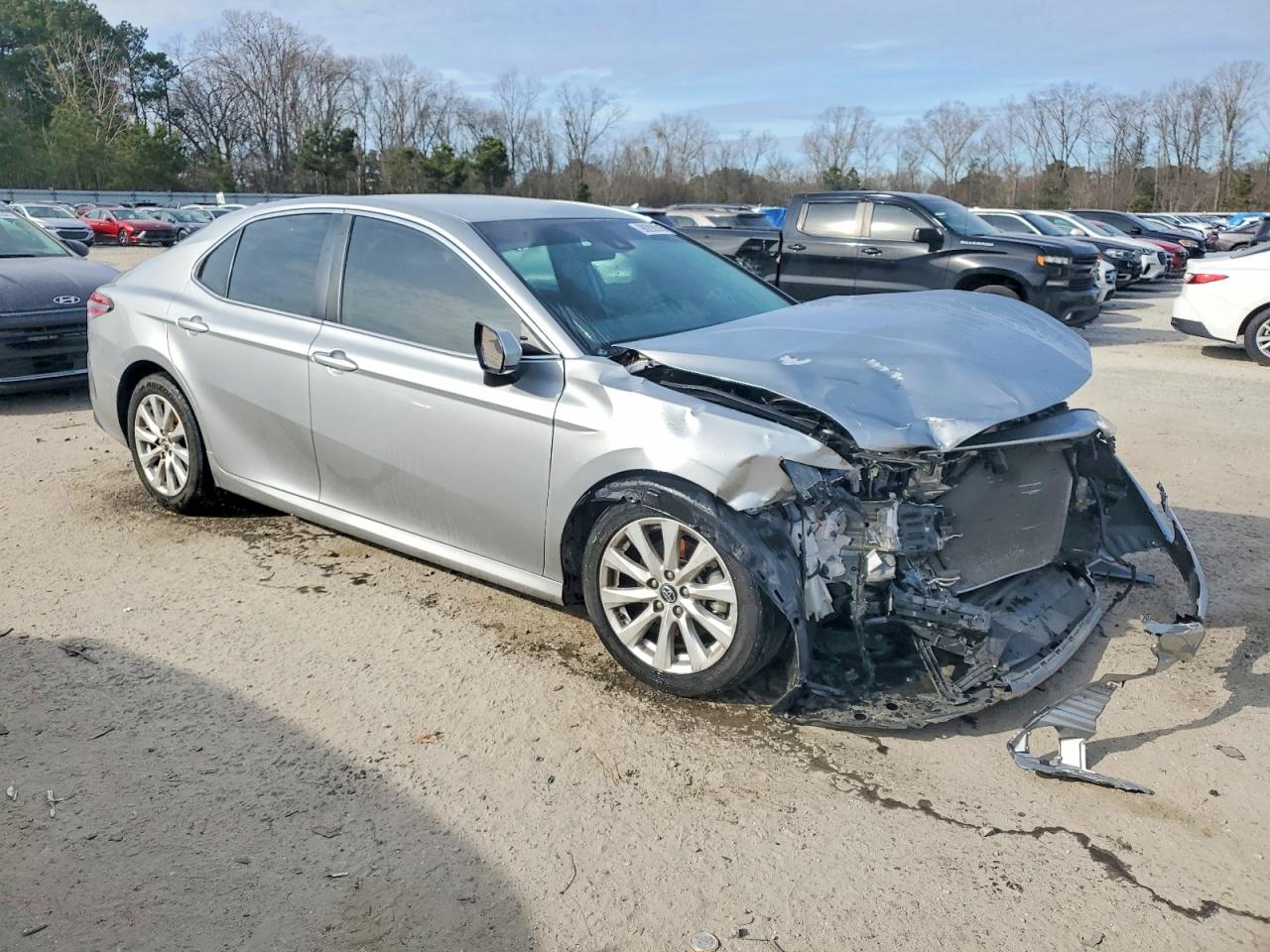 2019 TOYOTA CAMRY LE photo 4