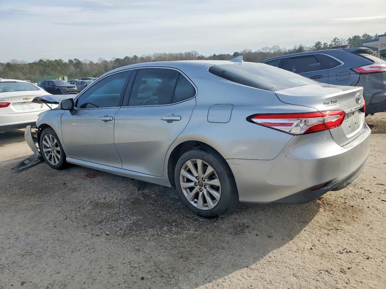 2019 TOYOTA CAMRY LE photo 2