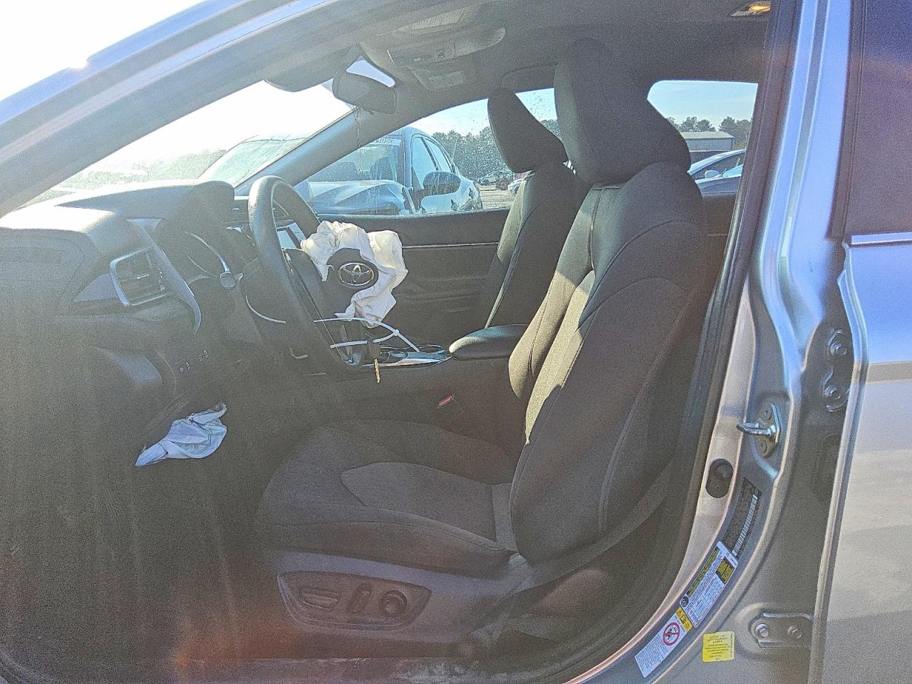 2019 TOYOTA CAMRY LE photo 7