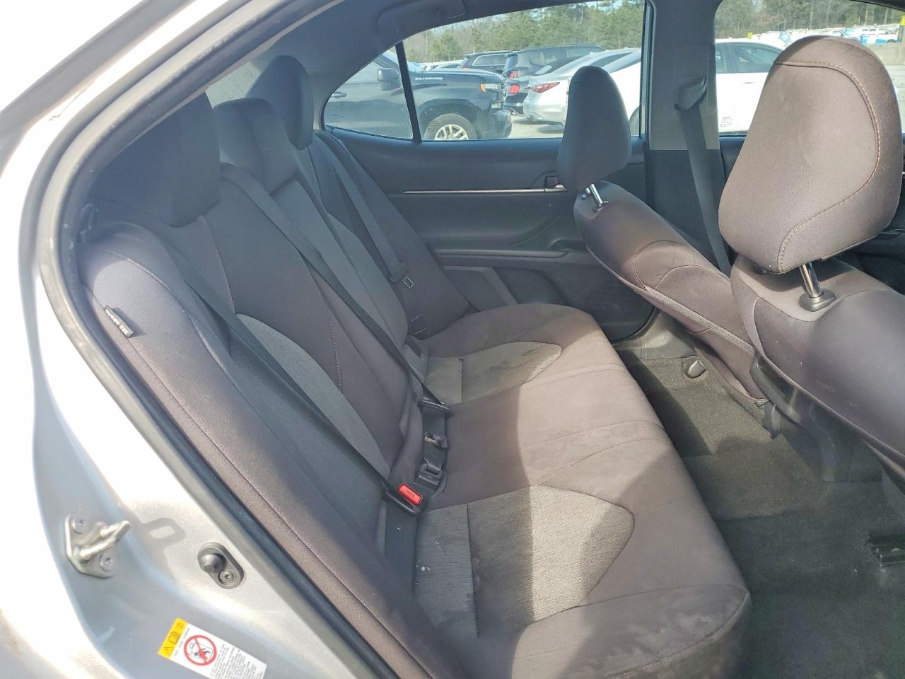 2019 TOYOTA CAMRY LE photo 10