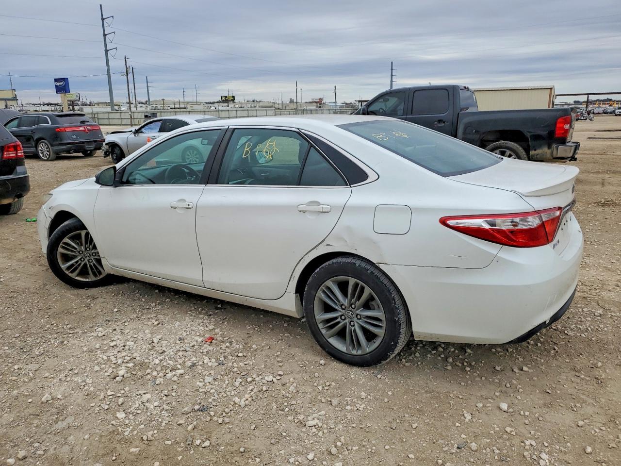 2017 TOYOTA CAMRY LE photo 2