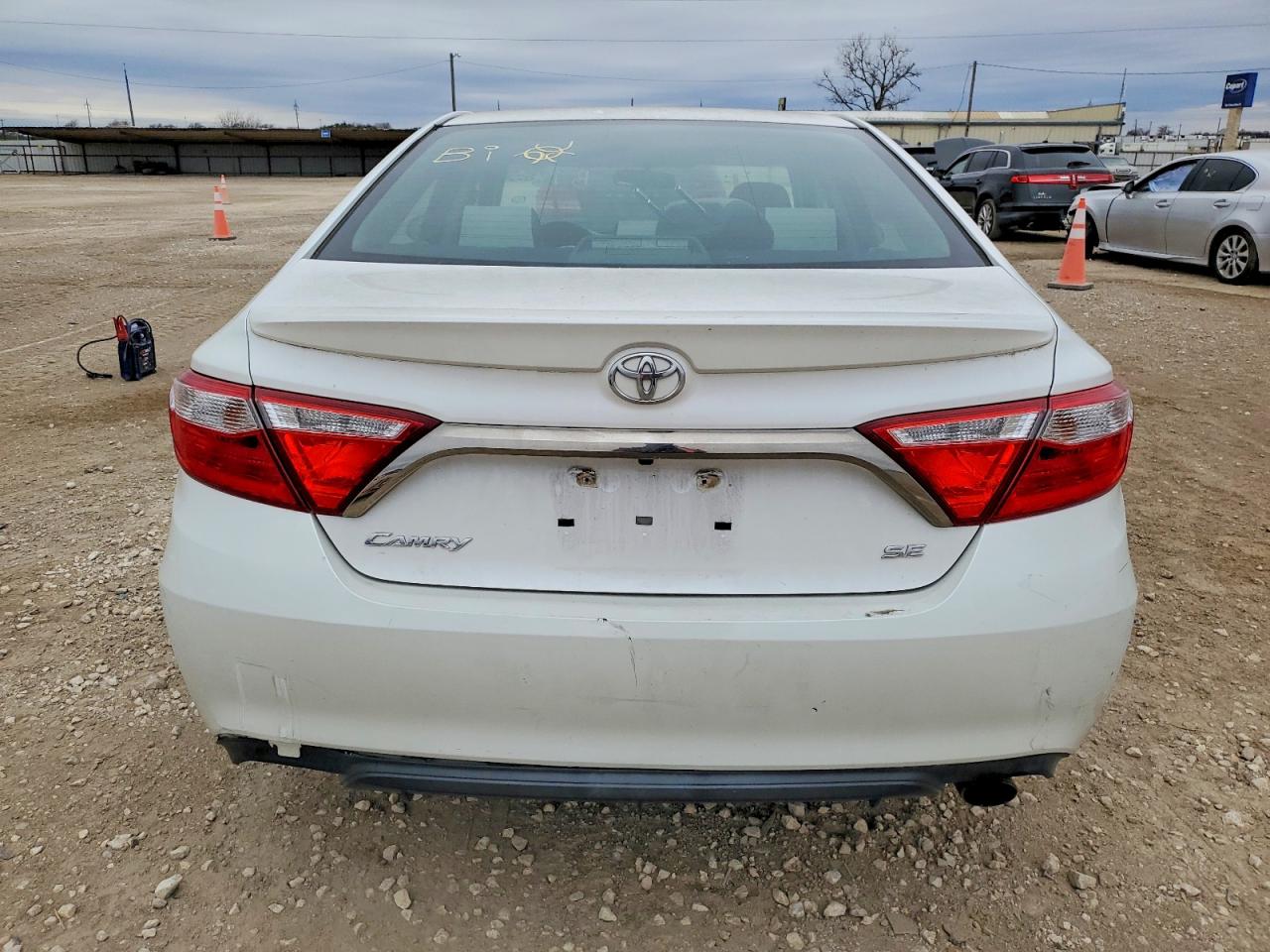 2017 TOYOTA CAMRY LE photo 6