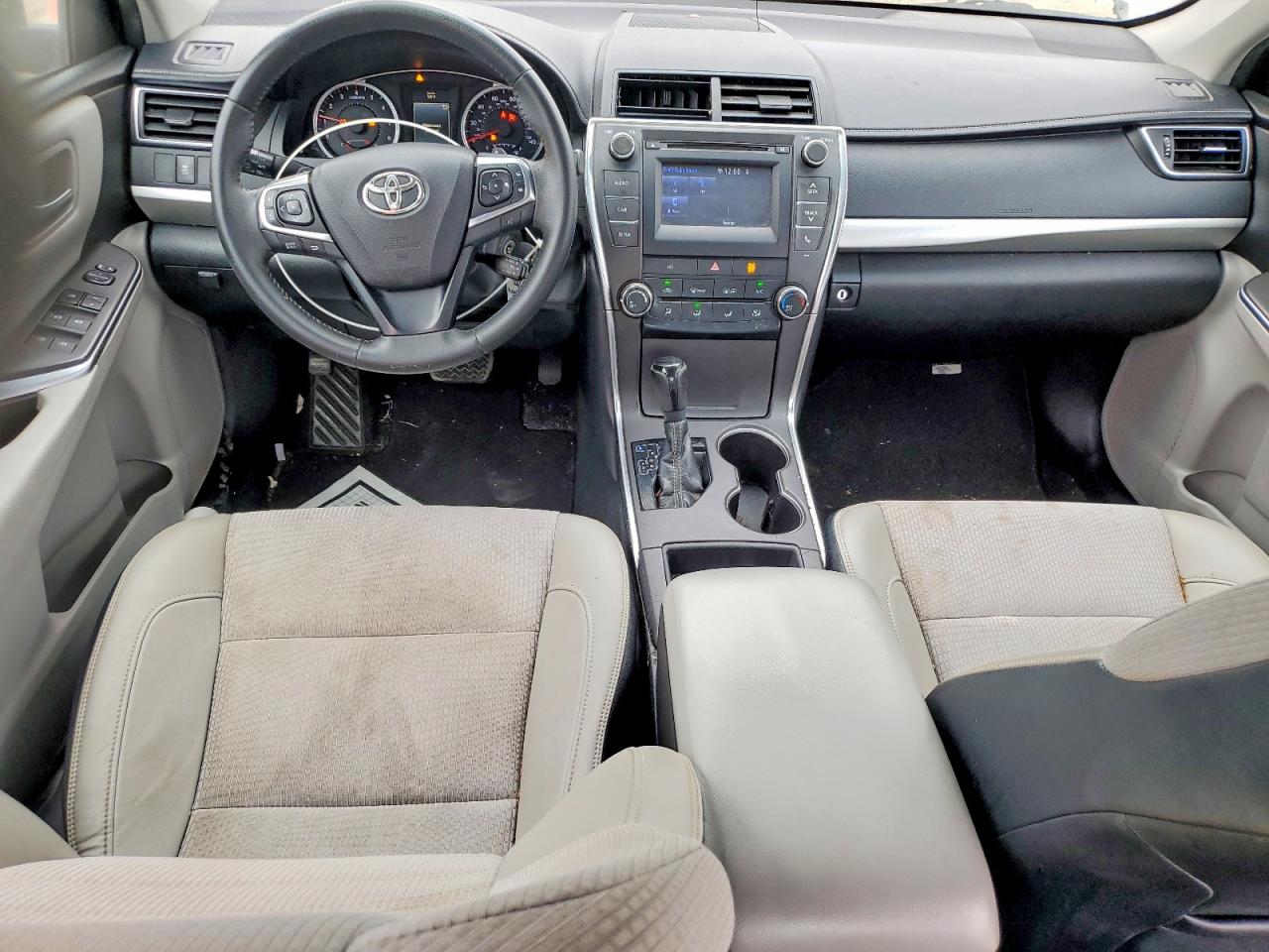 2017 TOYOTA CAMRY LE photo 8