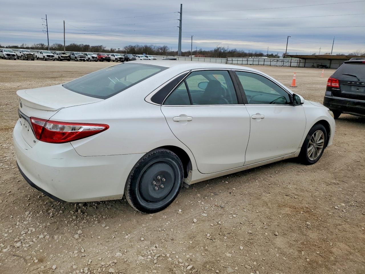 2017 TOYOTA CAMRY LE photo 3