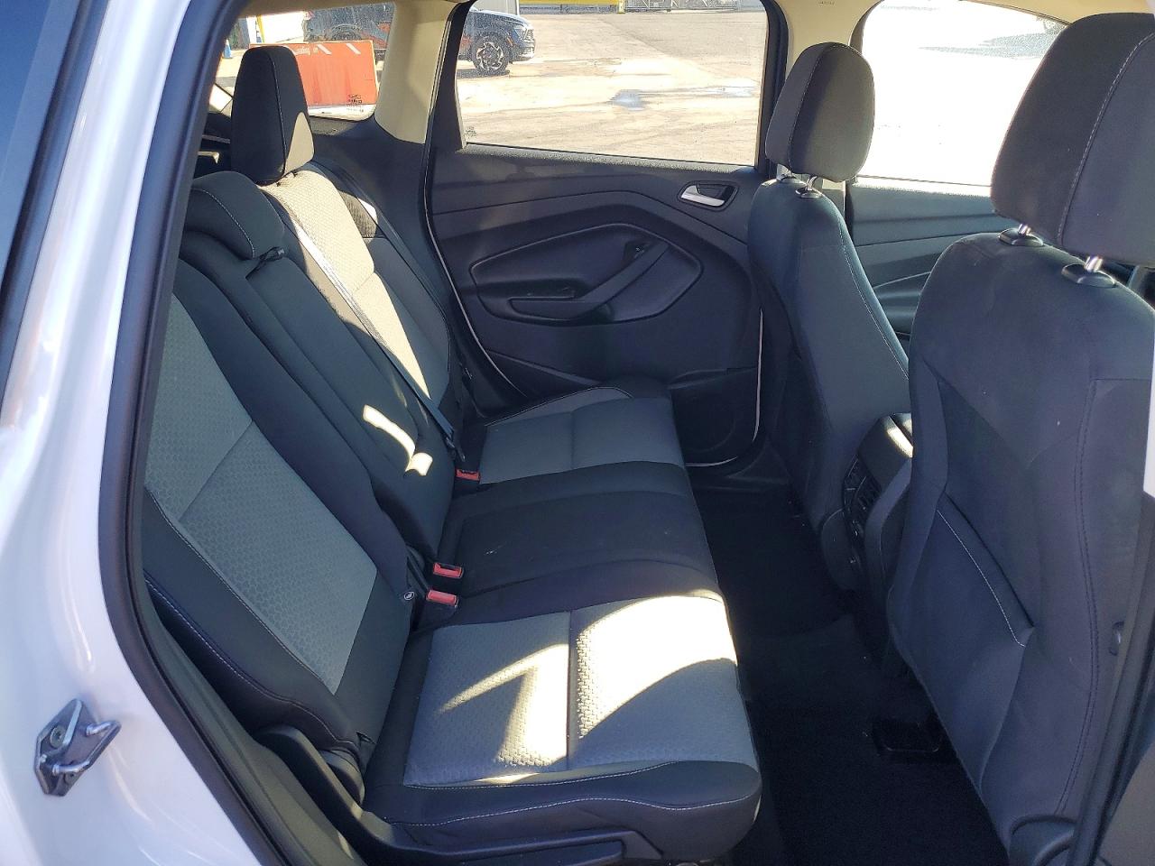 2017 FORD ESCAPE SE photo 21