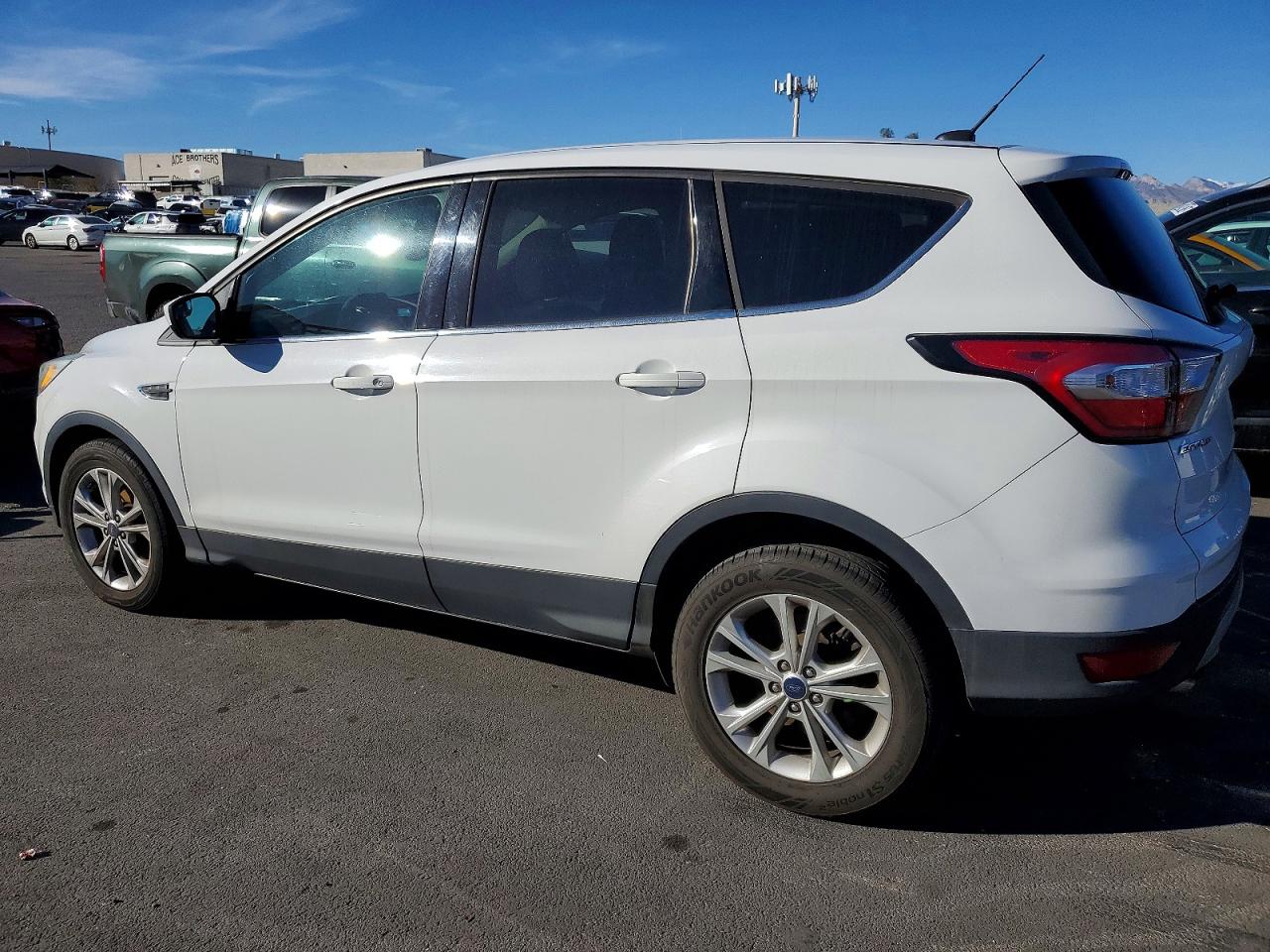 2017 FORD ESCAPE SE photo 3