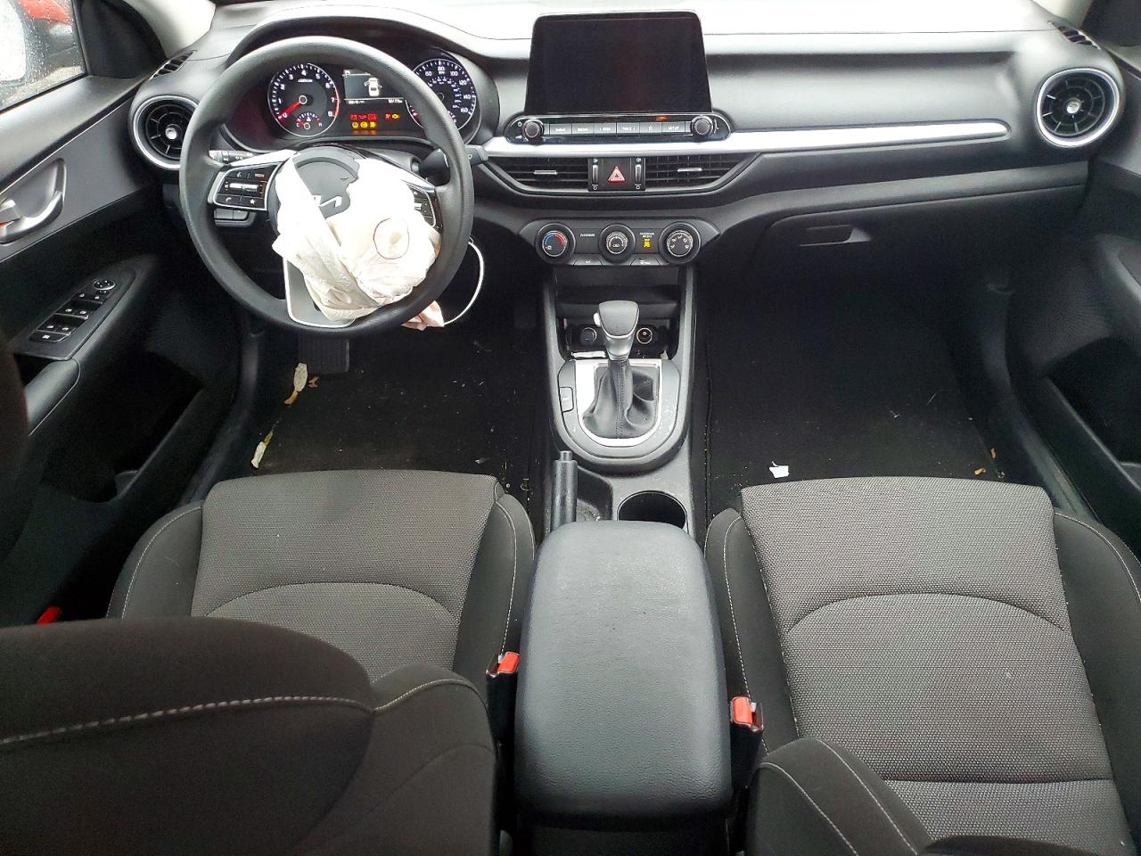 2023 KIA FORTE LX photo 8