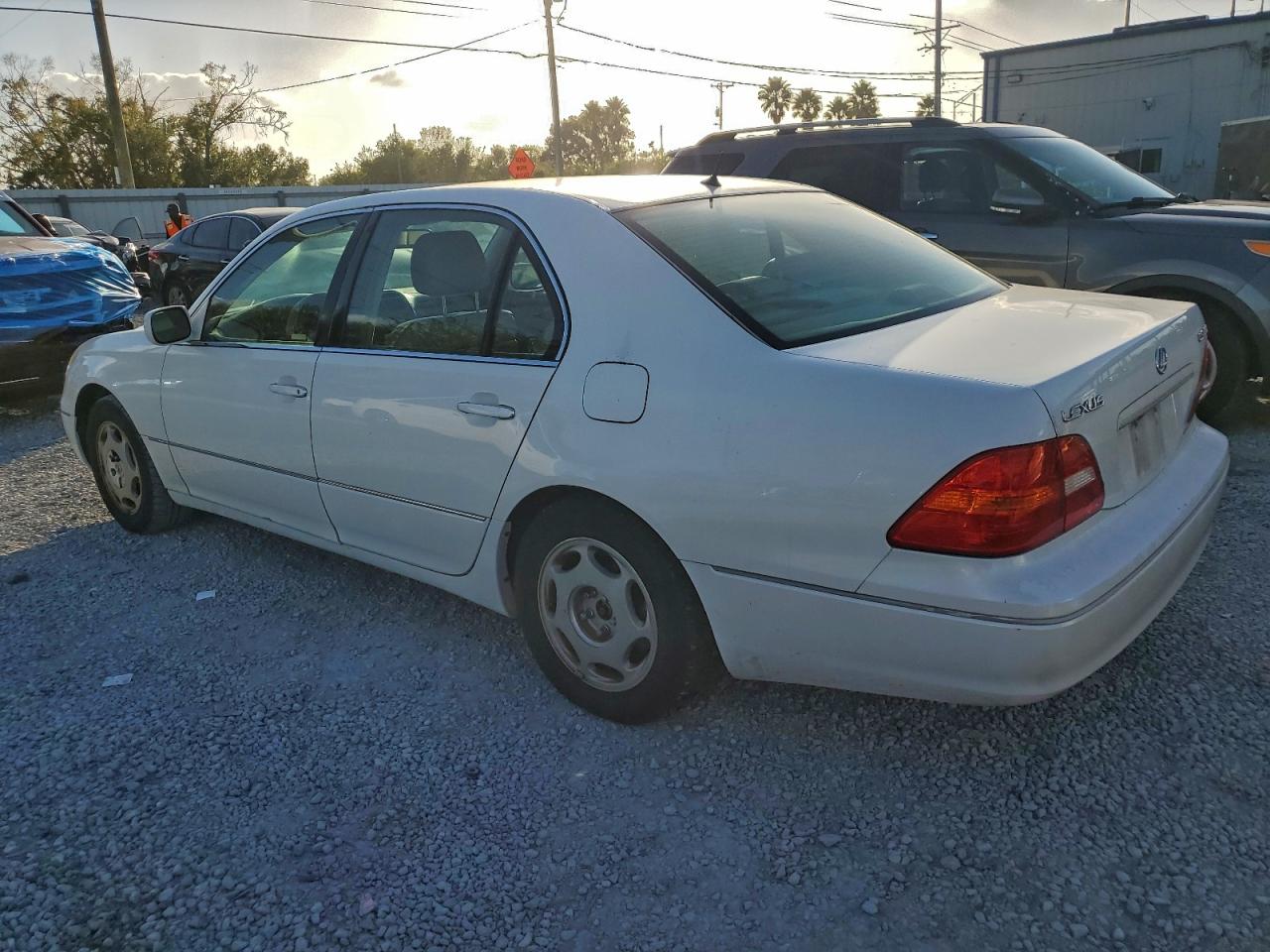 2001 LEXUS LS 430 photo 2