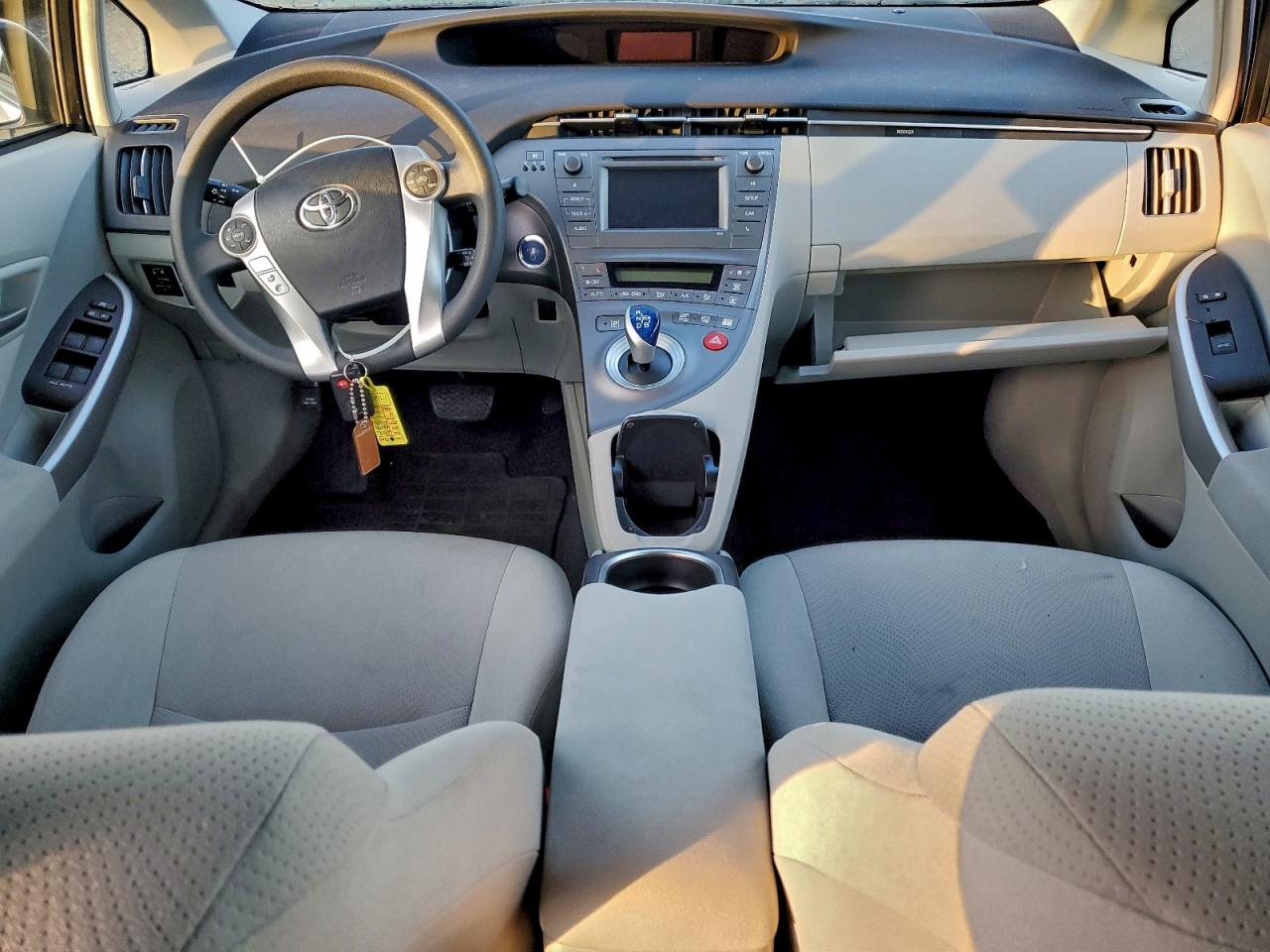 2015 TOYOTA PRIUS photo 15