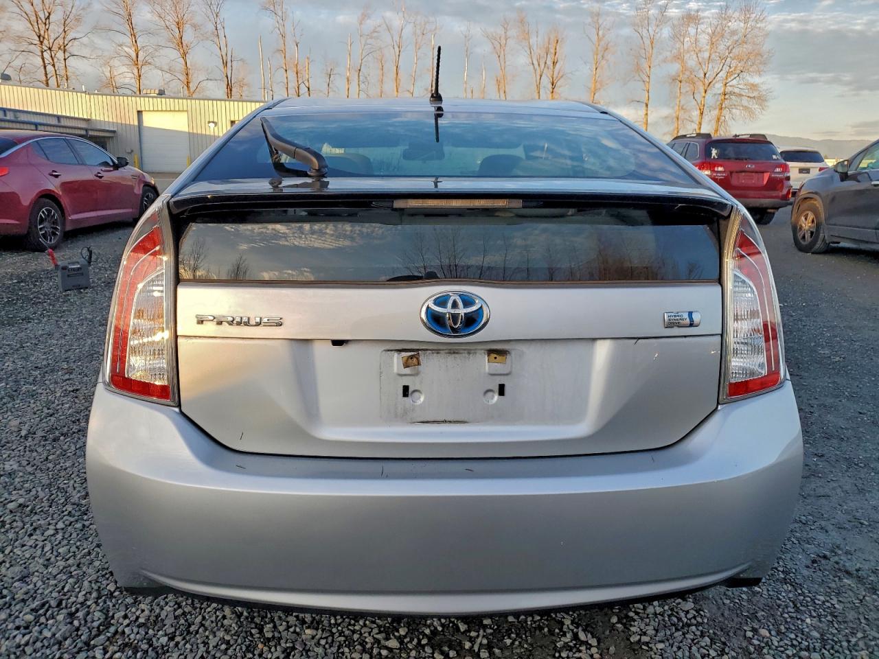 2015 TOYOTA PRIUS photo 11