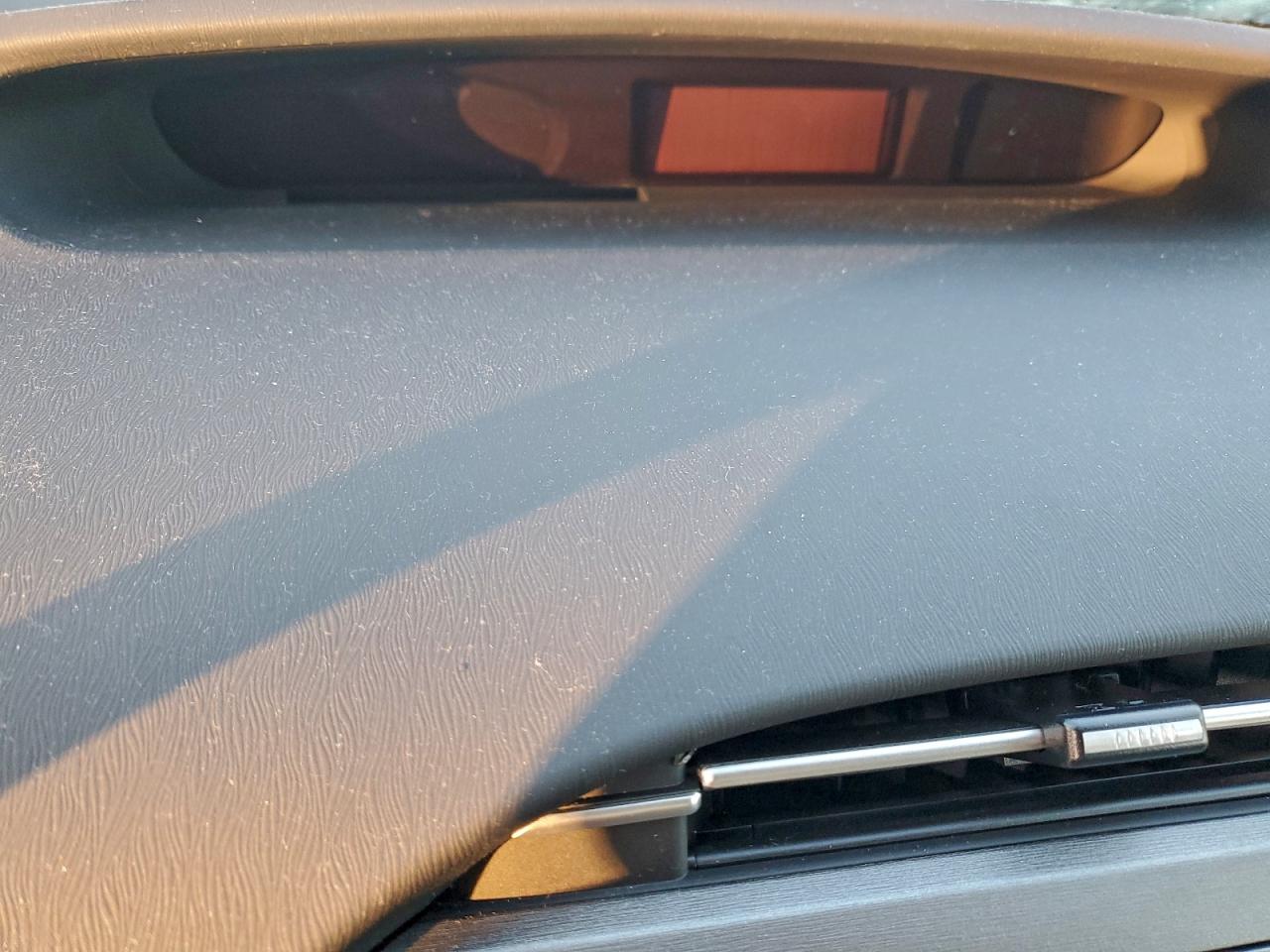 2015 TOYOTA PRIUS photo 17