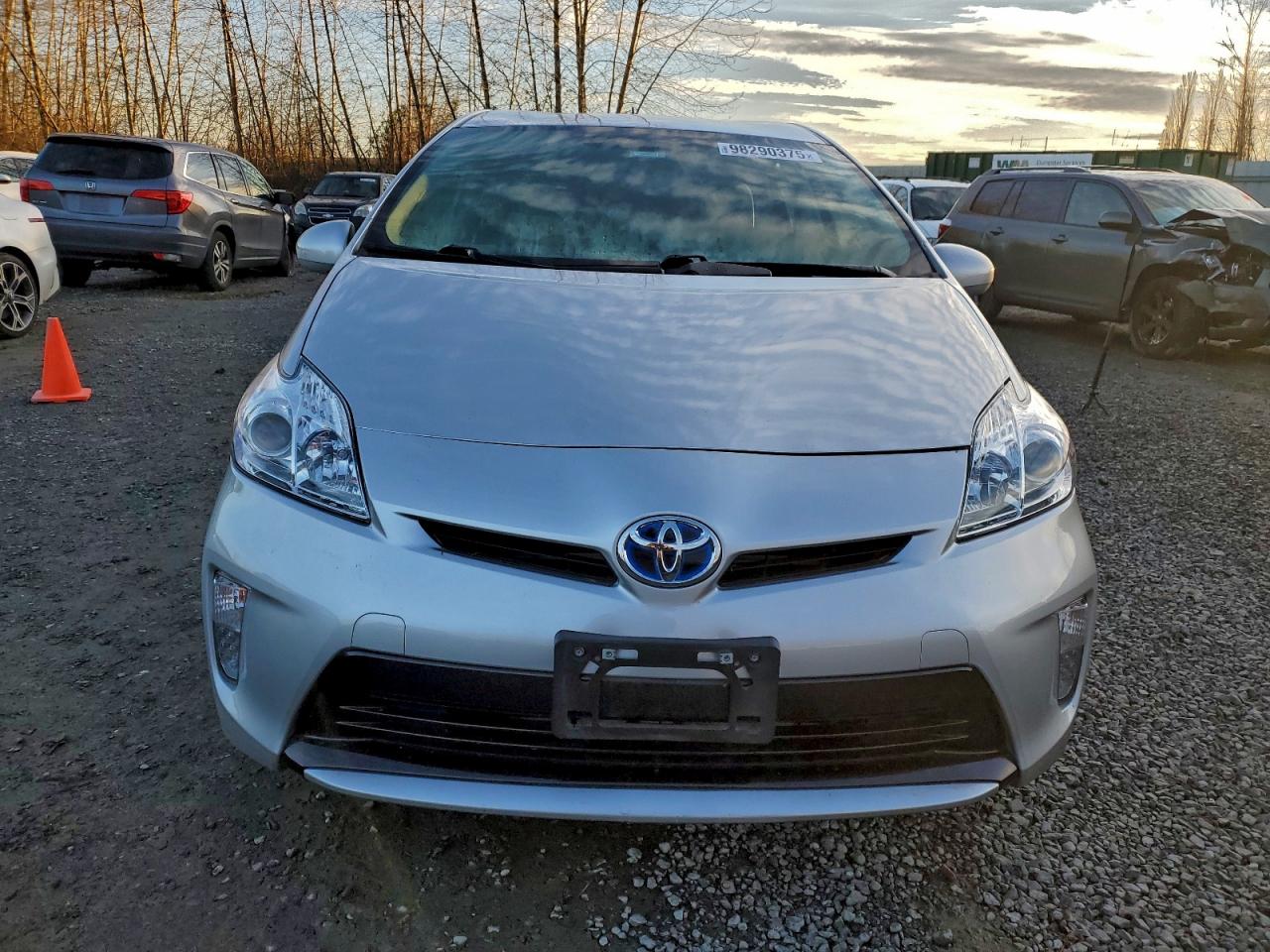 2015 TOYOTA PRIUS photo 9