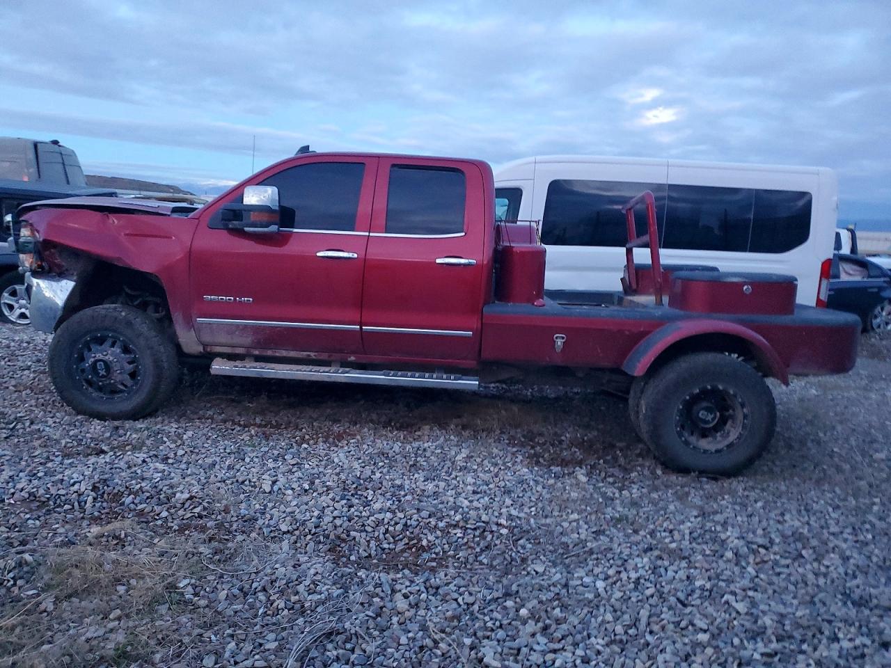 2018 CHEVROLET SILVERADO K3500 LTZ photo 2