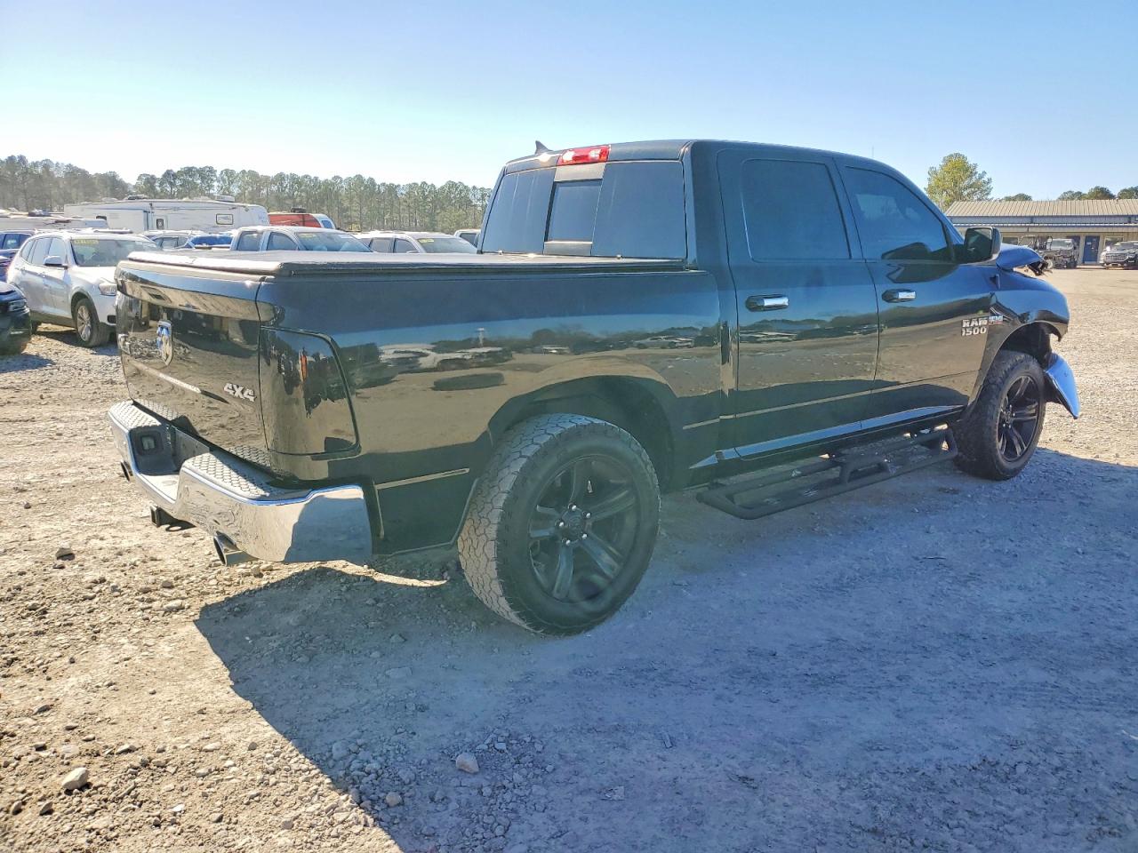 2016 RAM 1500 SLT photo 3