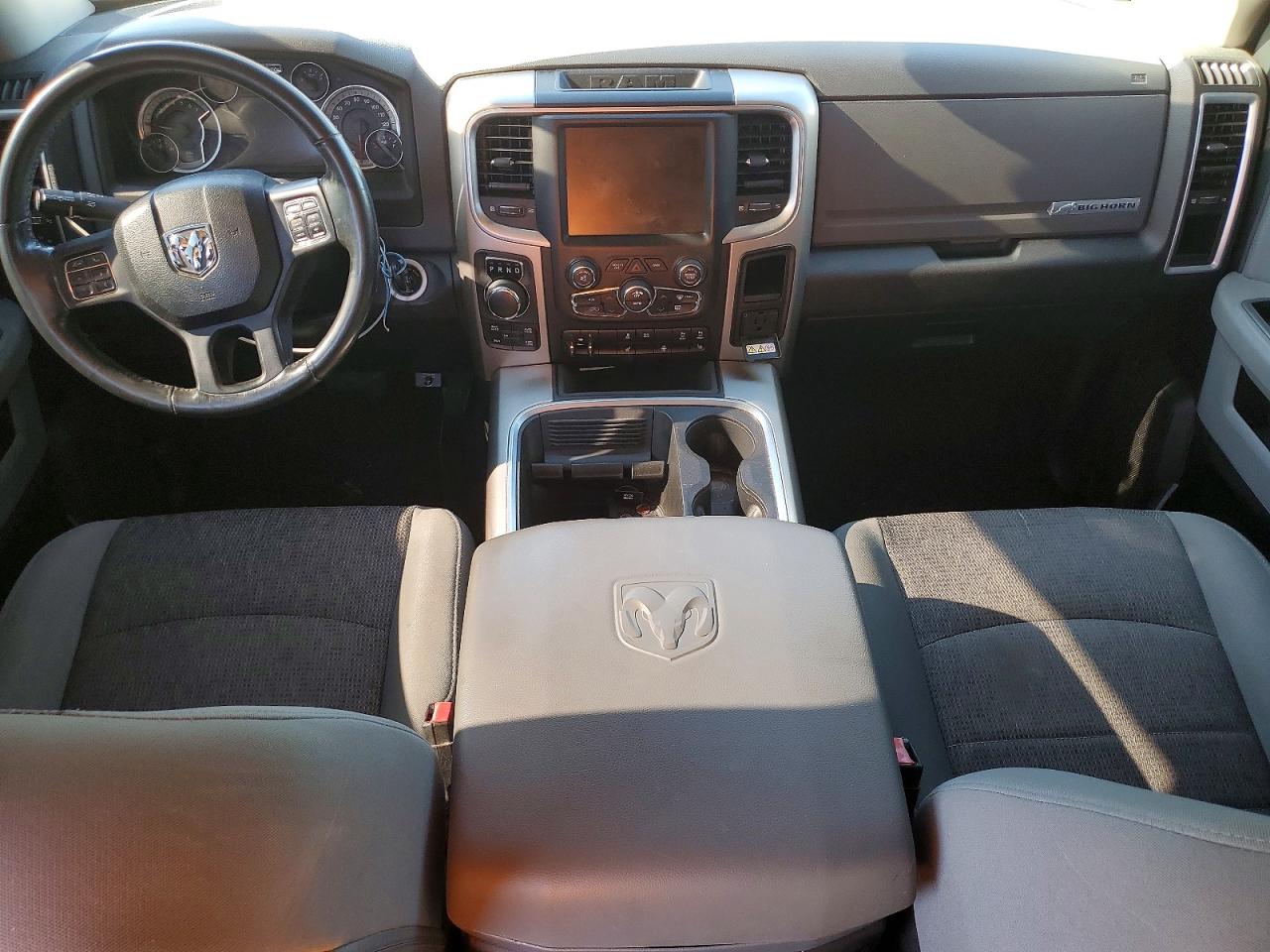 2016 RAM 1500 SLT photo 8