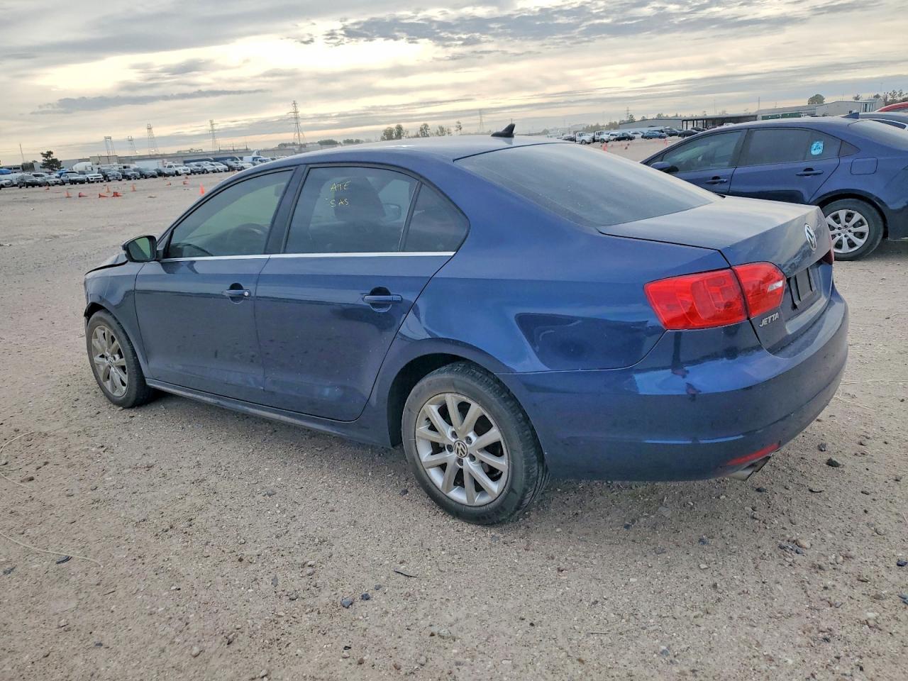 2014 VOLKSWAGEN JETTA SE photo 2