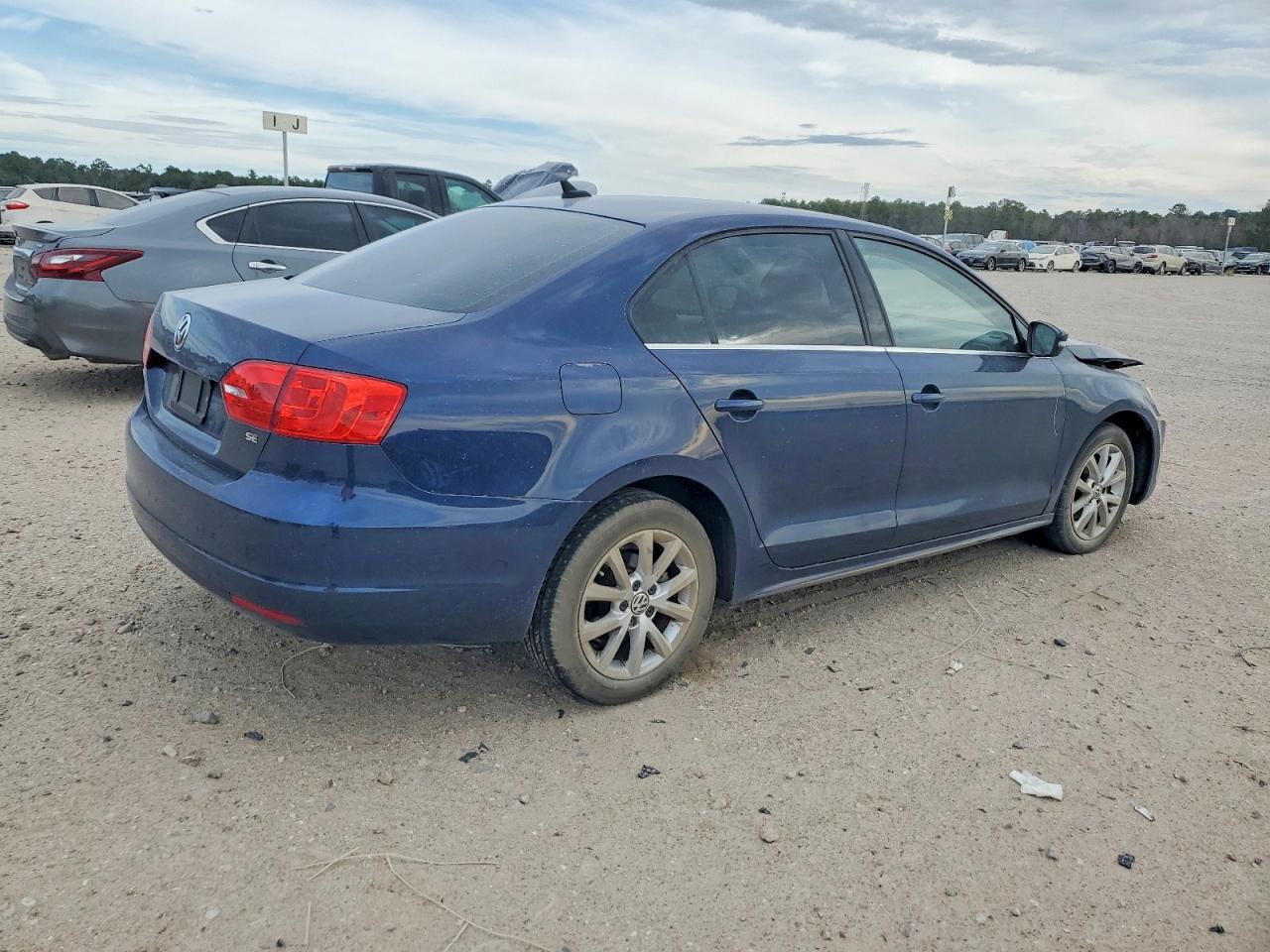 2014 VOLKSWAGEN JETTA SE photo 3