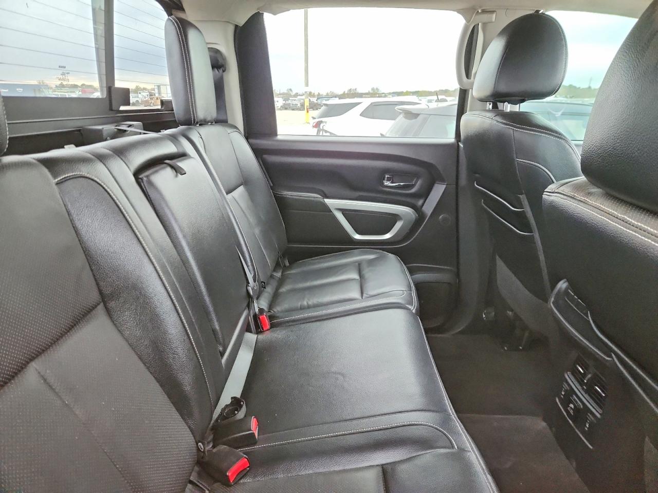 2016 NISSAN TITAN XD SL photo 19