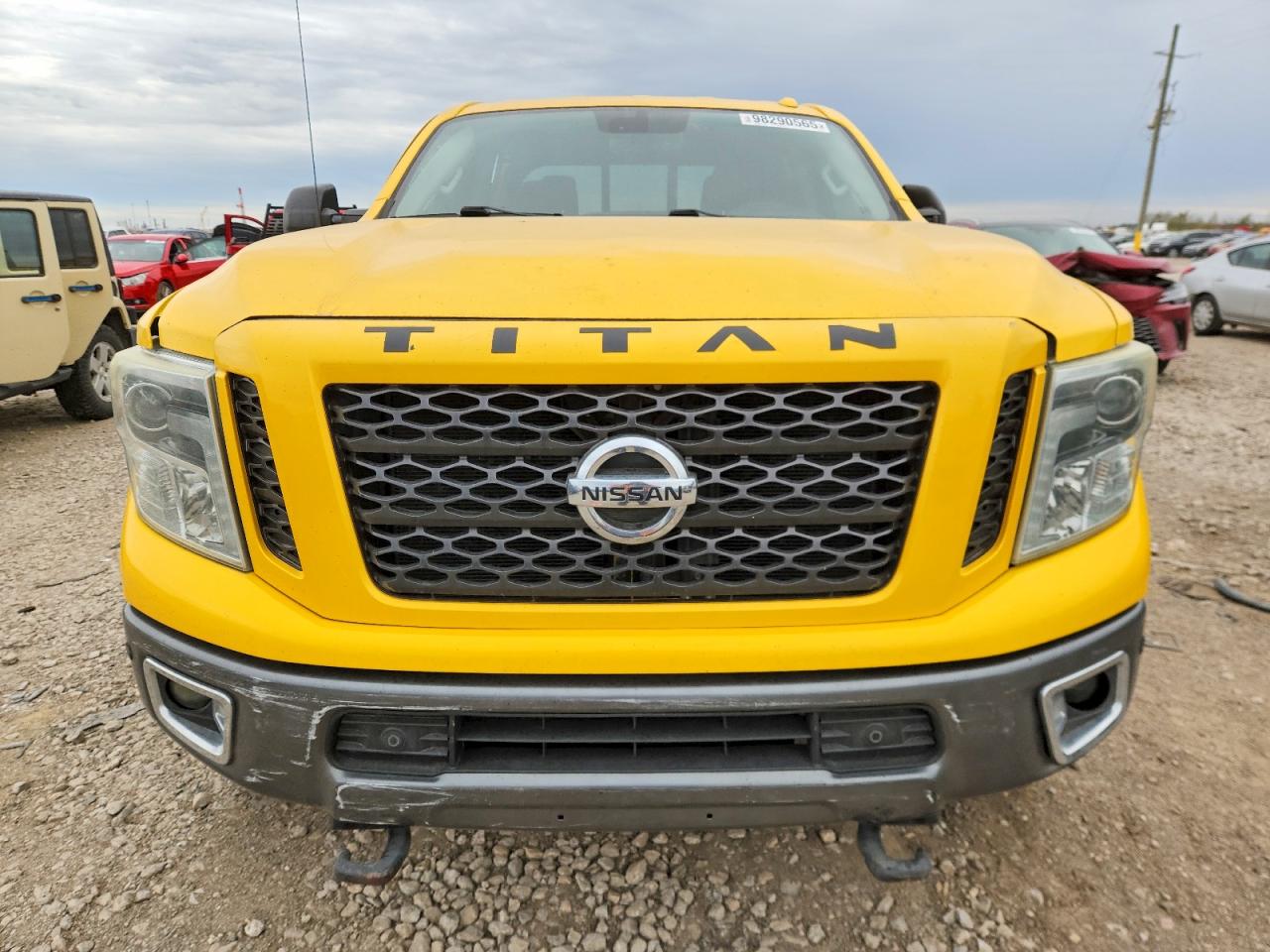 2016 NISSAN TITAN XD SL photo 9