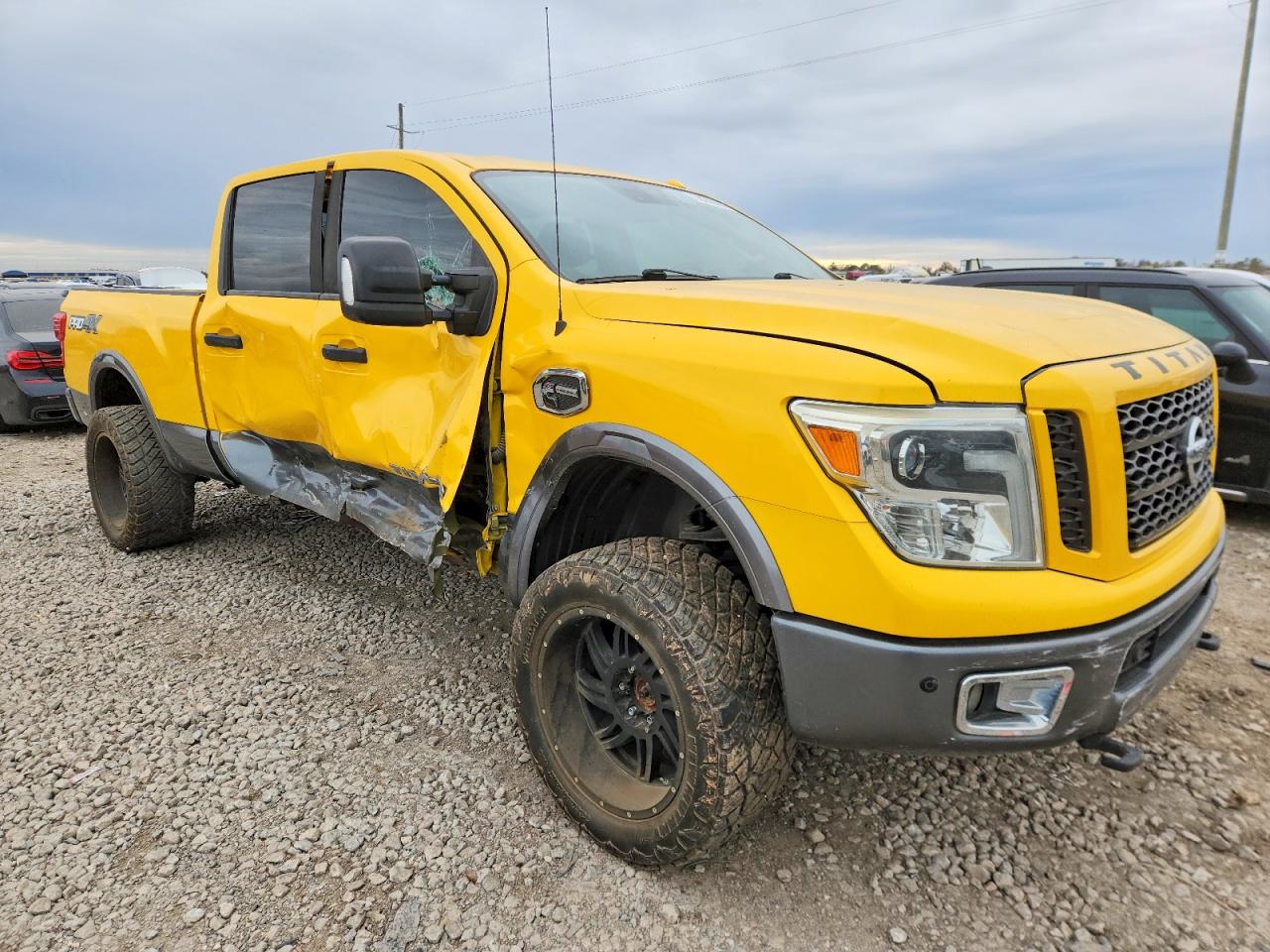 2016 NISSAN TITAN XD SL photo 7