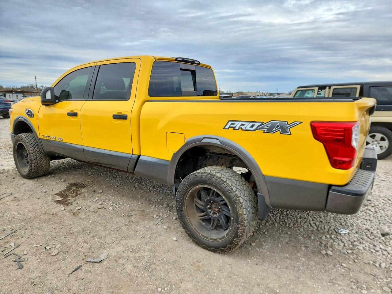 2016 NISSAN TITAN XD SL photo 3