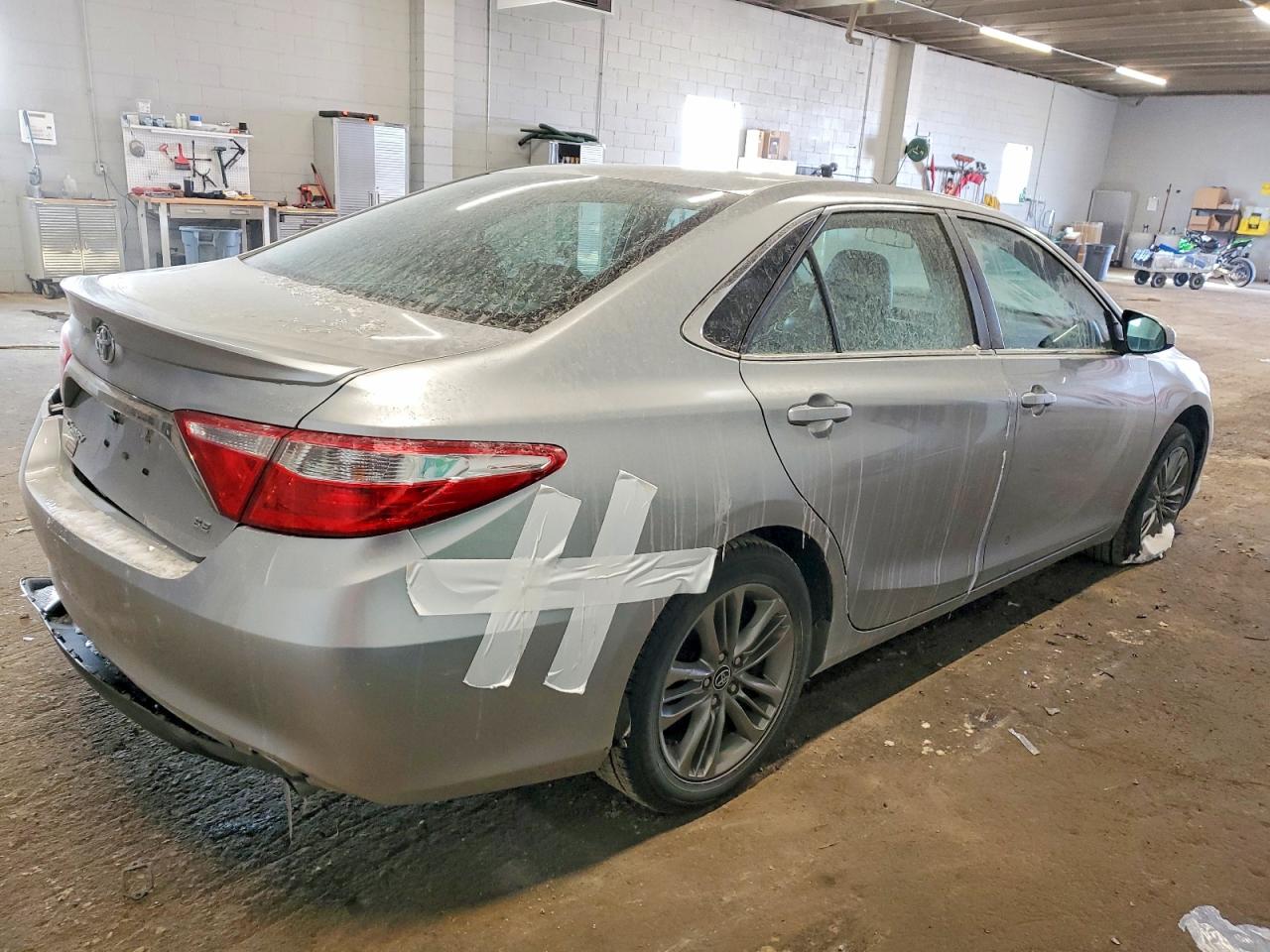 2015 TOYOTA CAMRY LE photo 5