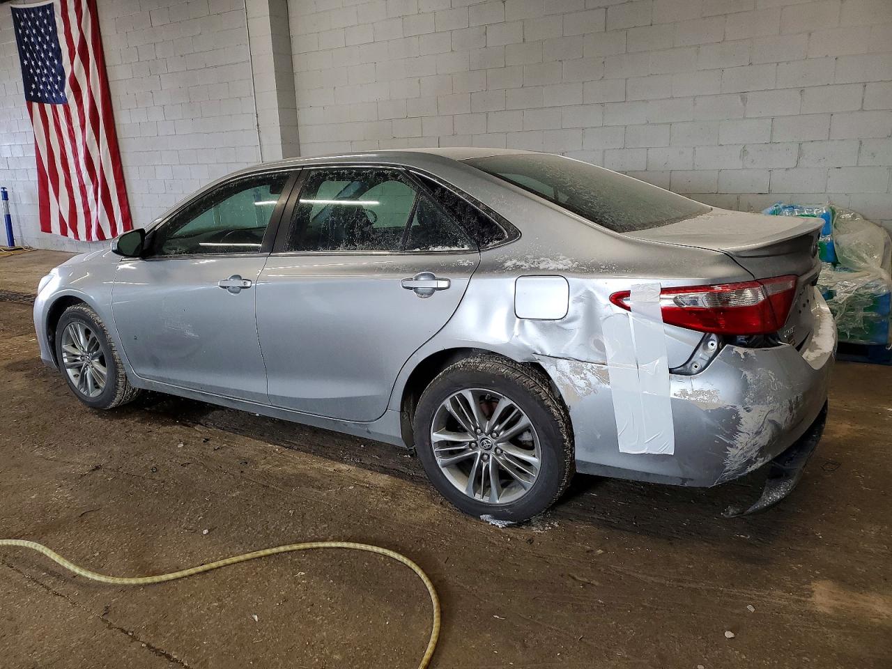 2015 TOYOTA CAMRY LE photo 3