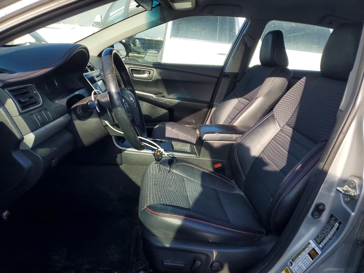 2015 TOYOTA CAMRY LE photo 13