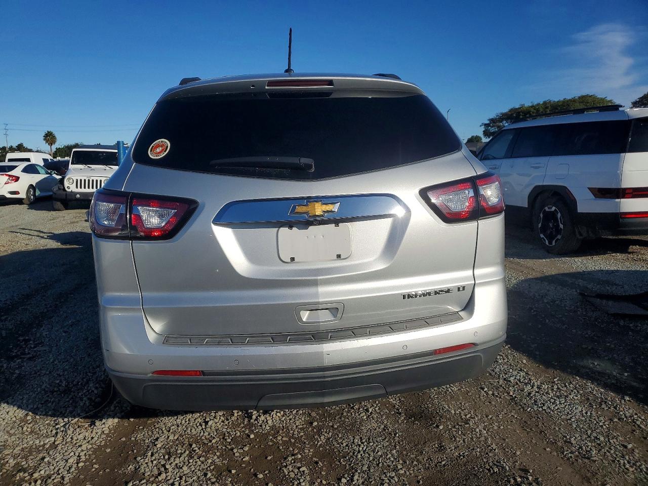2014 CHEVROLET TRAVERSE LT photo 6