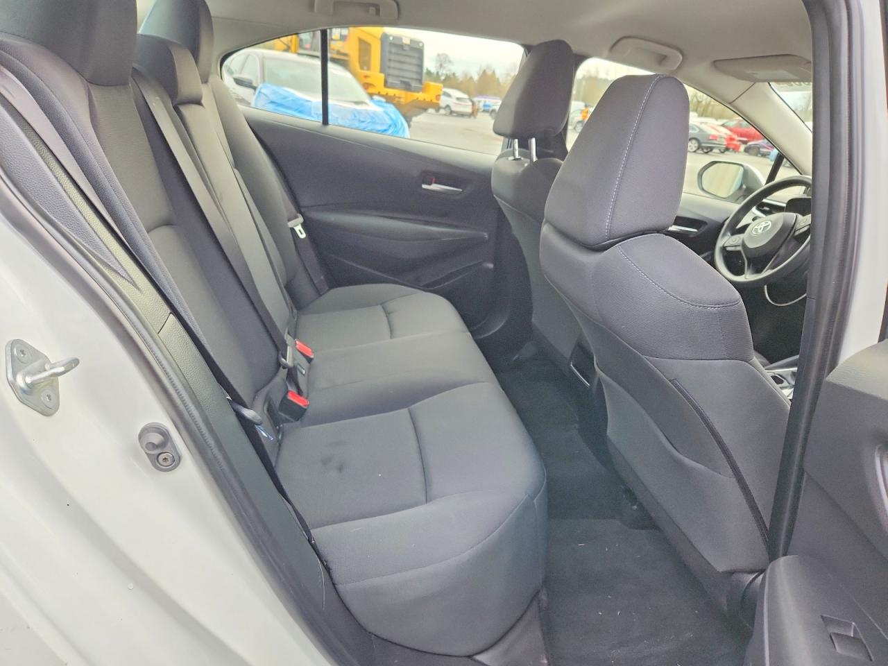 2021 TOYOTA COROLLA LE photo 10
