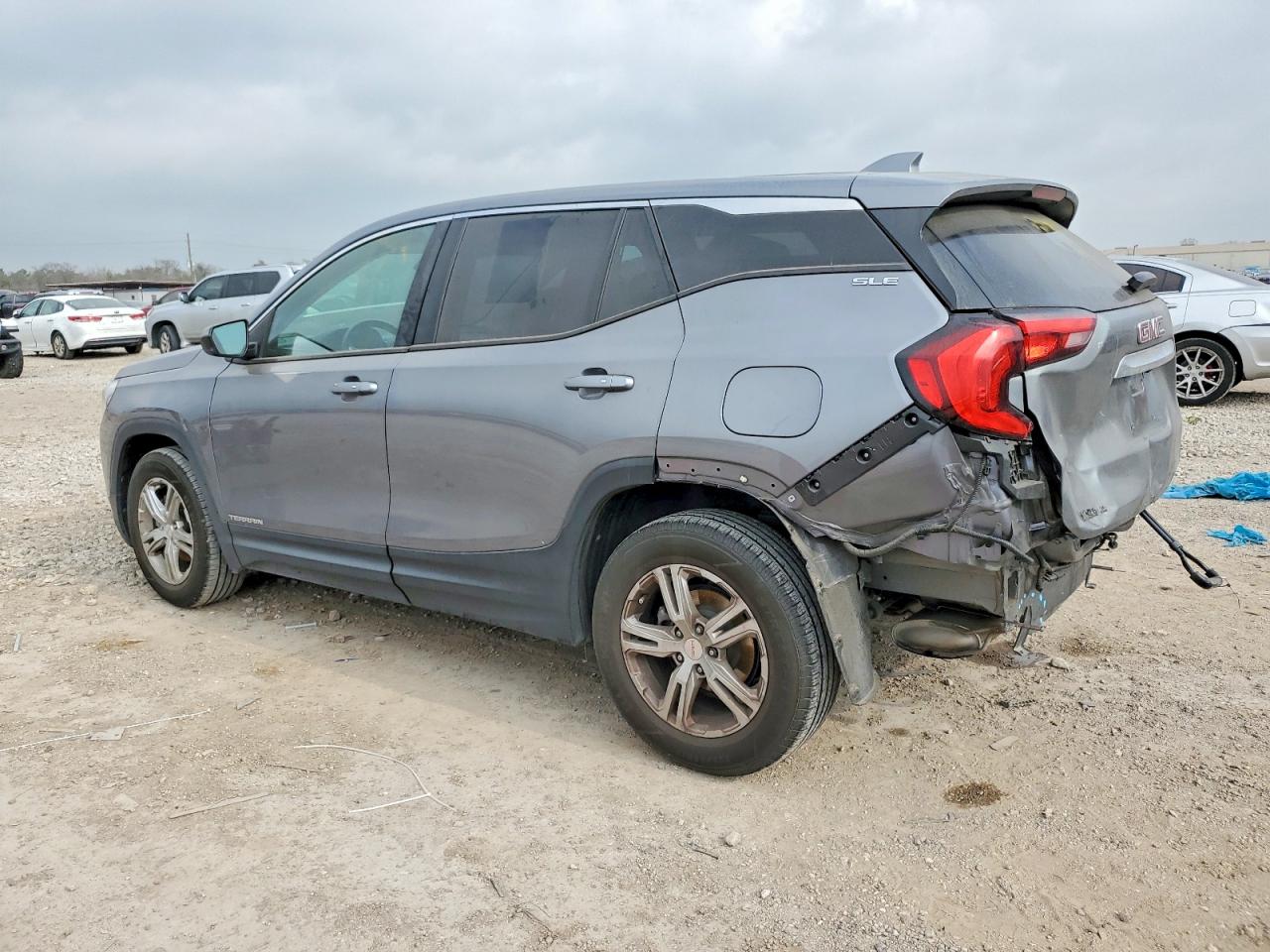 2018 GMC TERRAIN SLE photo 2