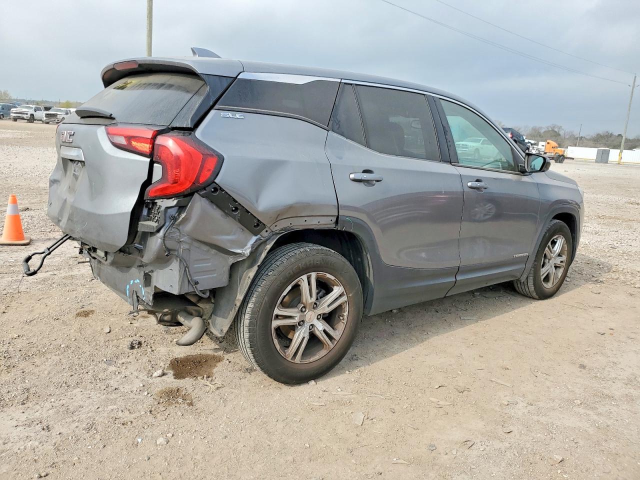 2018 GMC TERRAIN SLE photo 3
