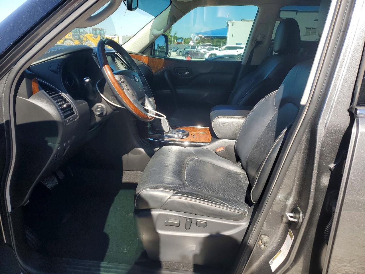 2019 INFINITI QX80 LUXE photo 7