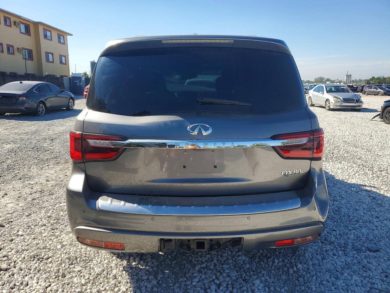 2019 INFINITI QX80 LUXE photo 6