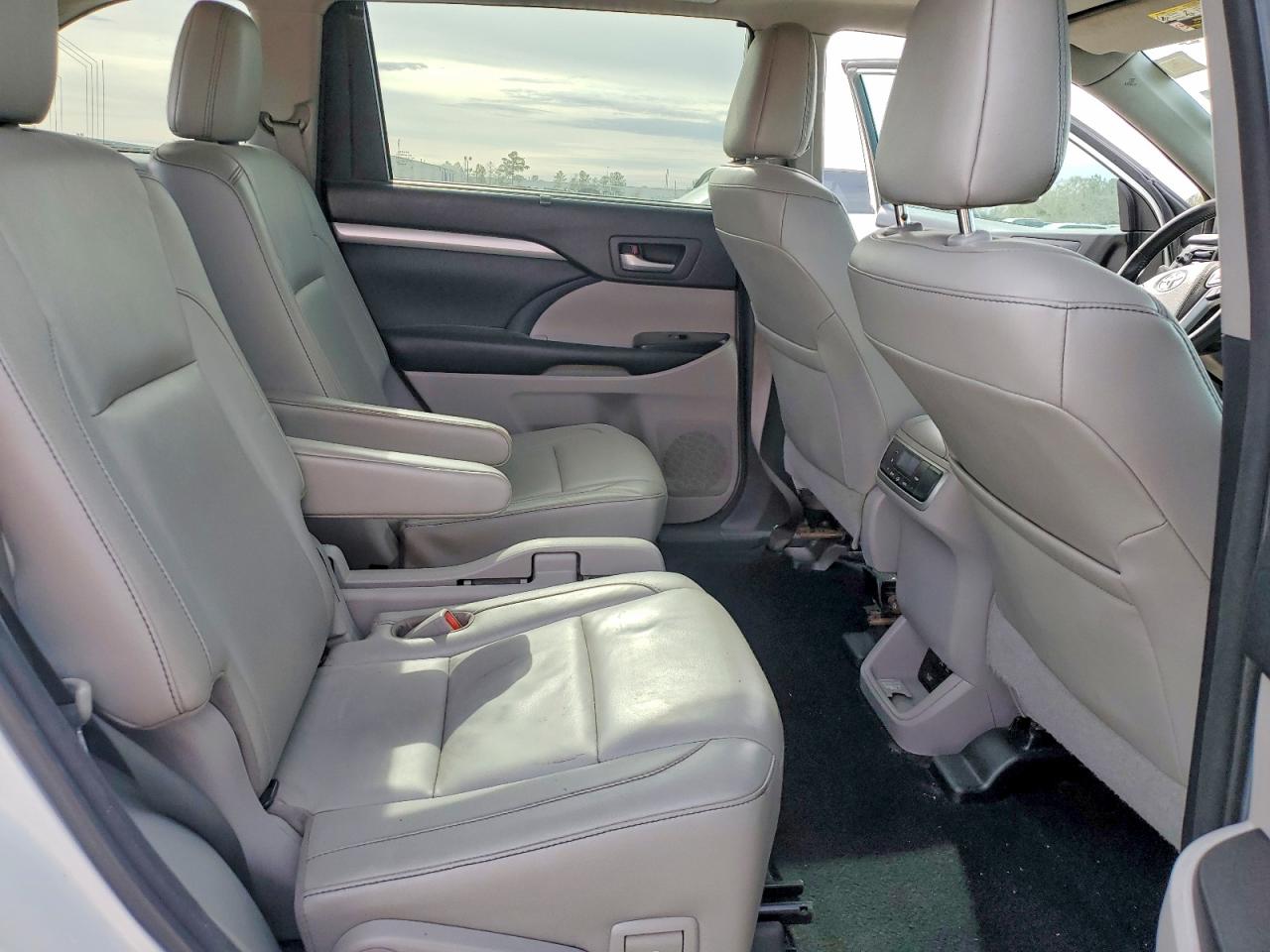 2017 TOYOTA HIGHLANDER XLE photo 11